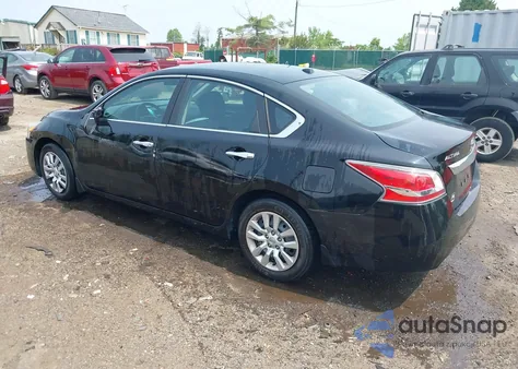2015 Nissan Altima 2.5 S из США, поврежденный, VIN 1N4AL3AP5FN402526